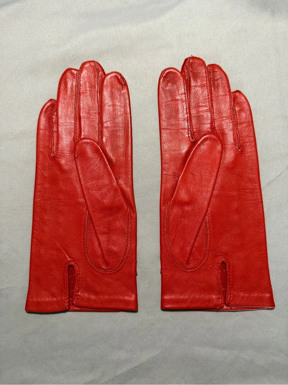 Leather gloves
